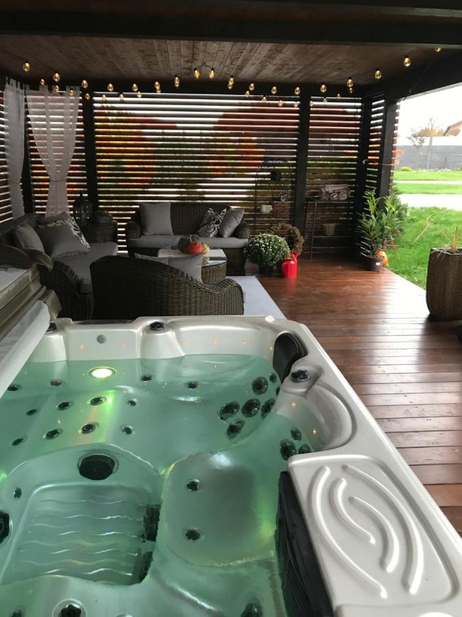Orchardhouse Farmhouse, Wellness Chrast  ภายนอก รูปภาพ